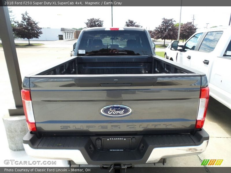 Magnetic / Earth Gray 2018 Ford F250 Super Duty XL SuperCab 4x4