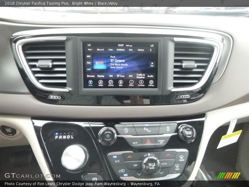 Bright White / Black/Alloy 2018 Chrysler Pacifica Touring Plus
