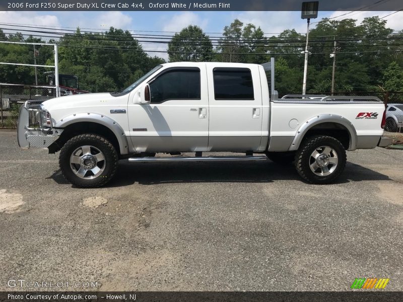 Oxford White / Medium Flint 2006 Ford F250 Super Duty XL Crew Cab 4x4