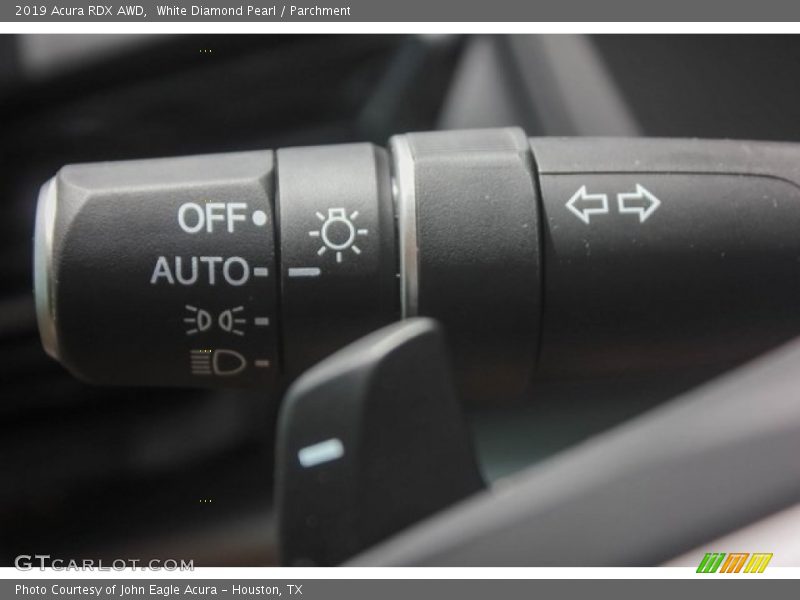 White Diamond Pearl / Parchment 2019 Acura RDX AWD
