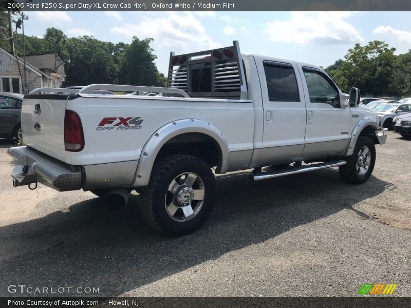 Oxford White / Medium Flint 2006 Ford F250 Super Duty XL Crew Cab 4x4