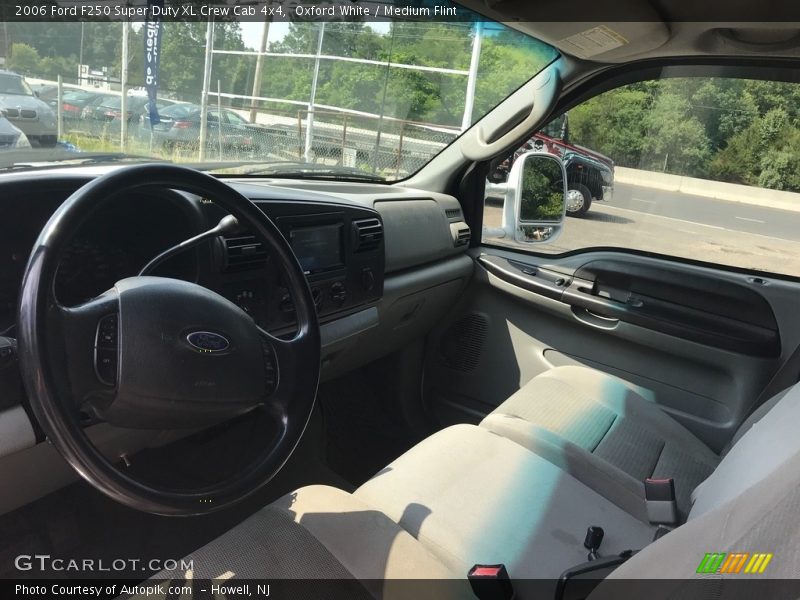 Oxford White / Medium Flint 2006 Ford F250 Super Duty XL Crew Cab 4x4