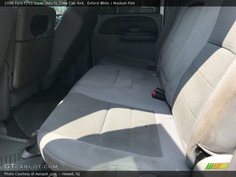 Oxford White / Medium Flint 2006 Ford F250 Super Duty XL Crew Cab 4x4