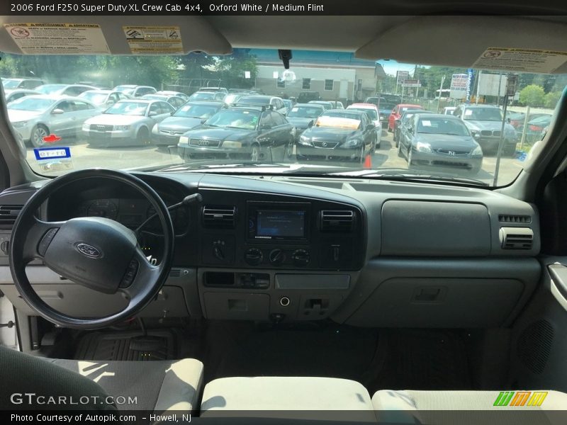Oxford White / Medium Flint 2006 Ford F250 Super Duty XL Crew Cab 4x4