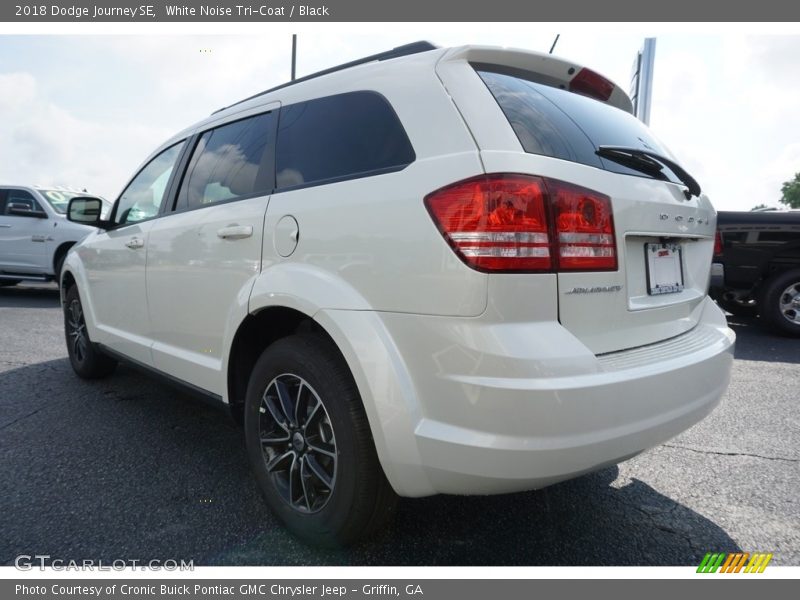 White Noise Tri-Coat / Black 2018 Dodge Journey SE