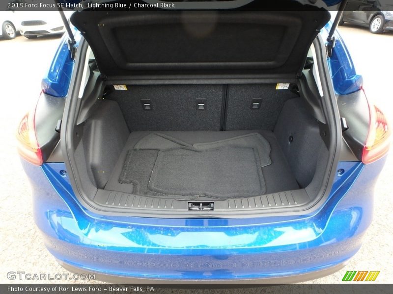 Lightning Blue / Charcoal Black 2018 Ford Focus SE Hatch