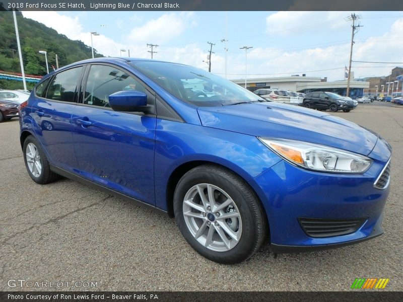 Lightning Blue / Charcoal Black 2018 Ford Focus SE Hatch