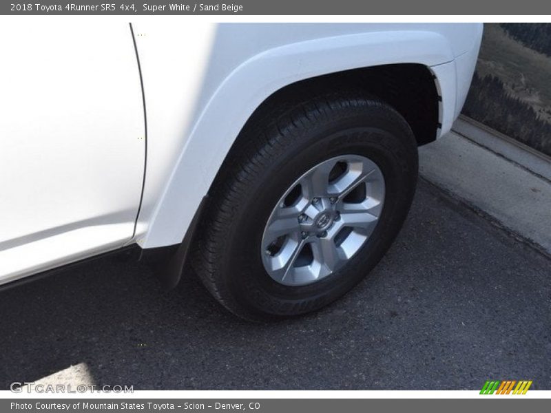 Super White / Sand Beige 2018 Toyota 4Runner SR5 4x4