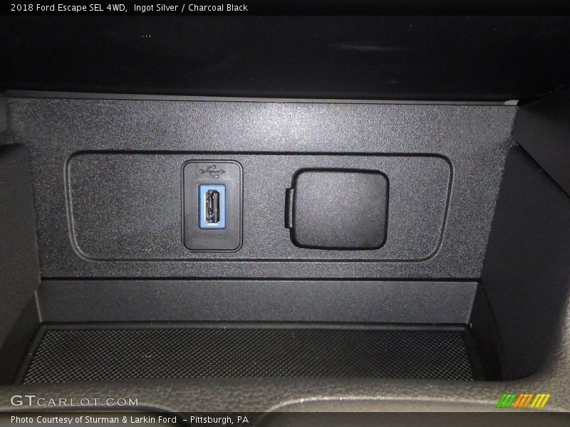 Ingot Silver / Charcoal Black 2018 Ford Escape SEL 4WD