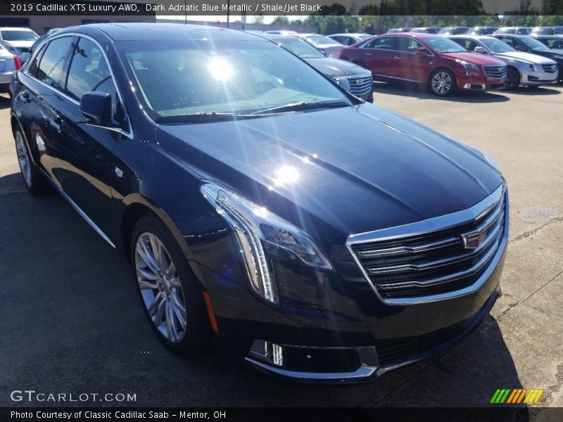 Front 3/4 View of 2019 XTS Luxury AWD