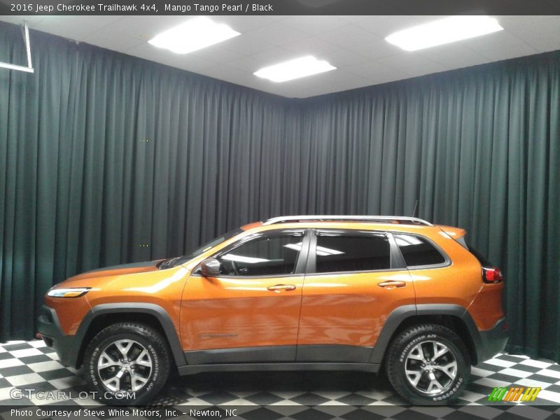 Mango Tango Pearl / Black 2016 Jeep Cherokee Trailhawk 4x4