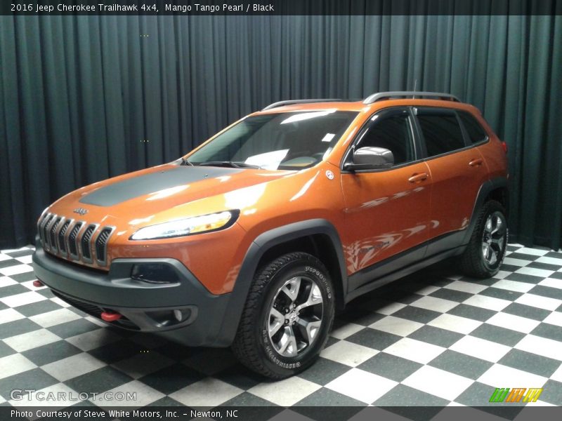 Mango Tango Pearl / Black 2016 Jeep Cherokee Trailhawk 4x4
