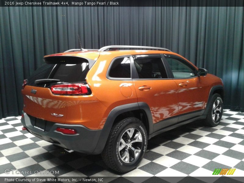 Mango Tango Pearl / Black 2016 Jeep Cherokee Trailhawk 4x4