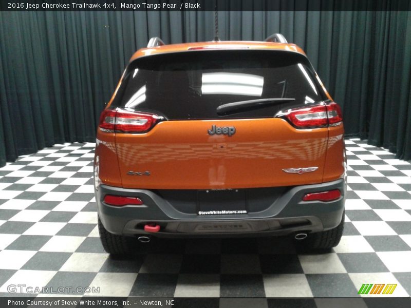 Mango Tango Pearl / Black 2016 Jeep Cherokee Trailhawk 4x4