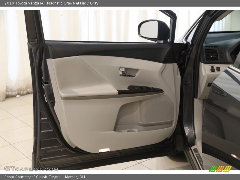 Magnetic Gray Metallic / Gray 2010 Toyota Venza I4