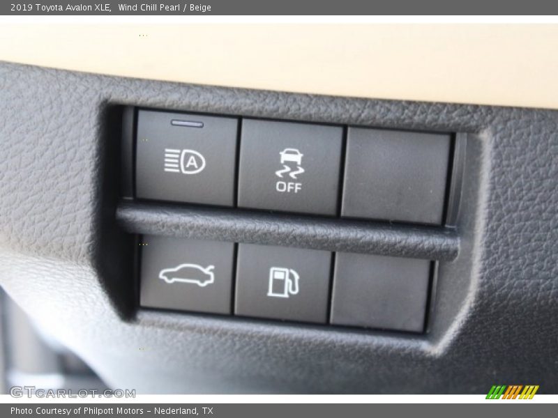 Wind Chill Pearl / Beige 2019 Toyota Avalon XLE