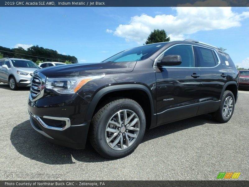 Front 3/4 View of 2019 Acadia SLE AWD