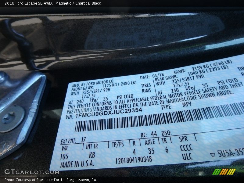 Magnetic / Charcoal Black 2018 Ford Escape SE 4WD
