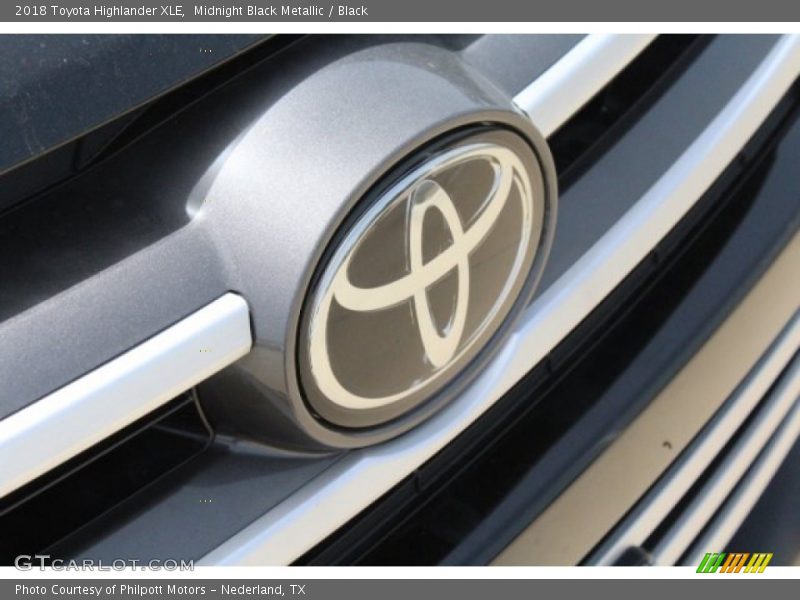 Midnight Black Metallic / Black 2018 Toyota Highlander XLE