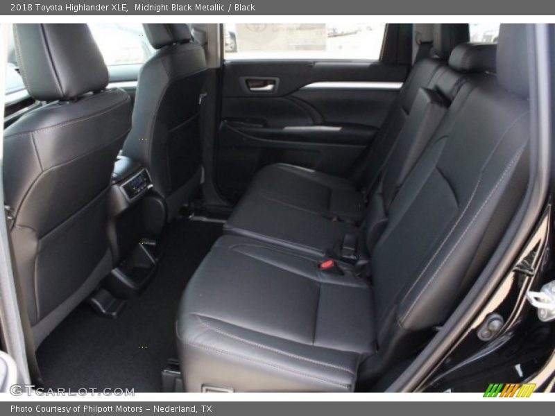 Midnight Black Metallic / Black 2018 Toyota Highlander XLE