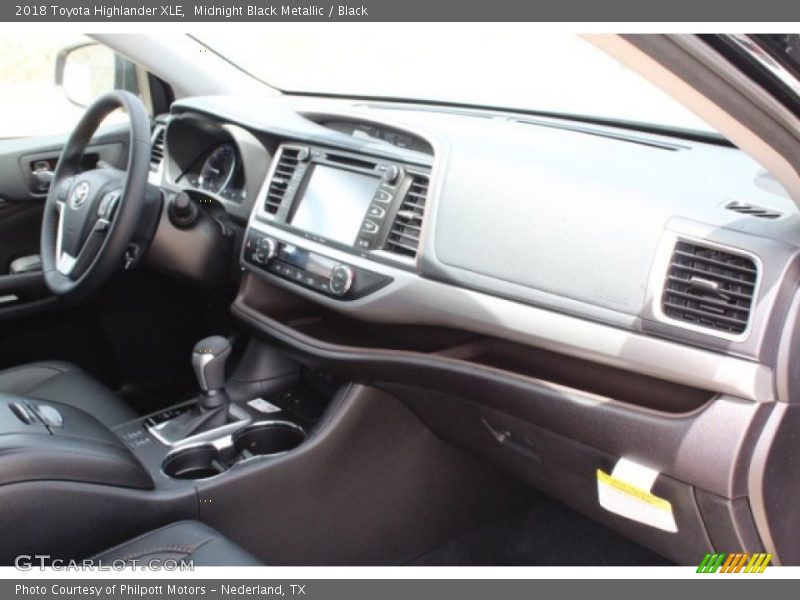 Midnight Black Metallic / Black 2018 Toyota Highlander XLE