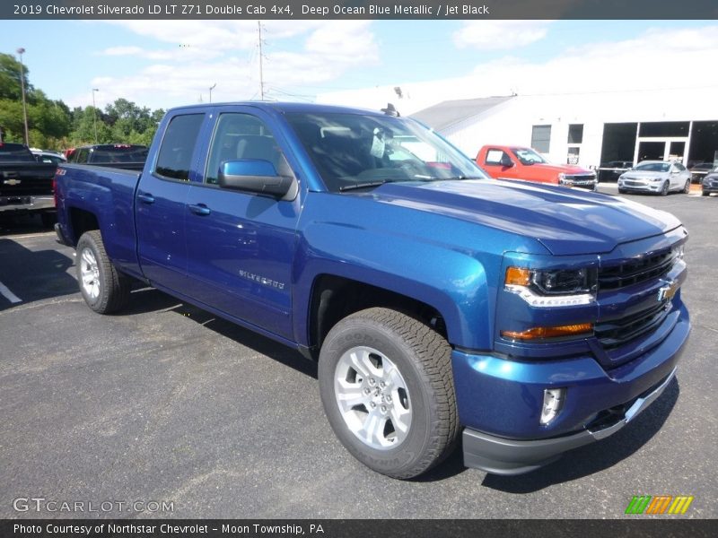 Front 3/4 View of 2019 Silverado LD LT Z71 Double Cab 4x4