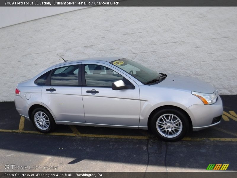 Brilliant Silver Metallic / Charcoal Black 2009 Ford Focus SE Sedan