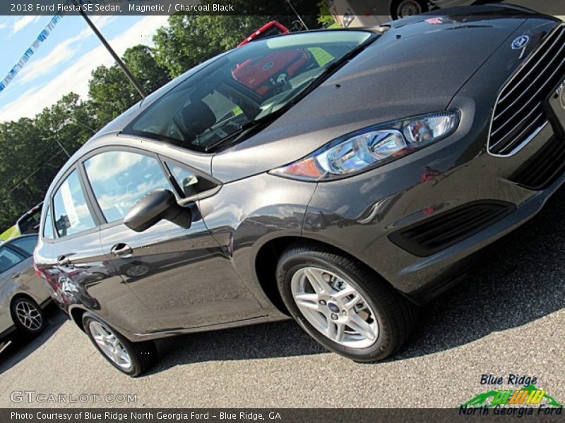 Magnetic / Charcoal Black 2018 Ford Fiesta SE Sedan