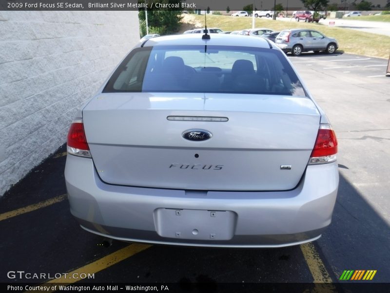 Brilliant Silver Metallic / Charcoal Black 2009 Ford Focus SE Sedan