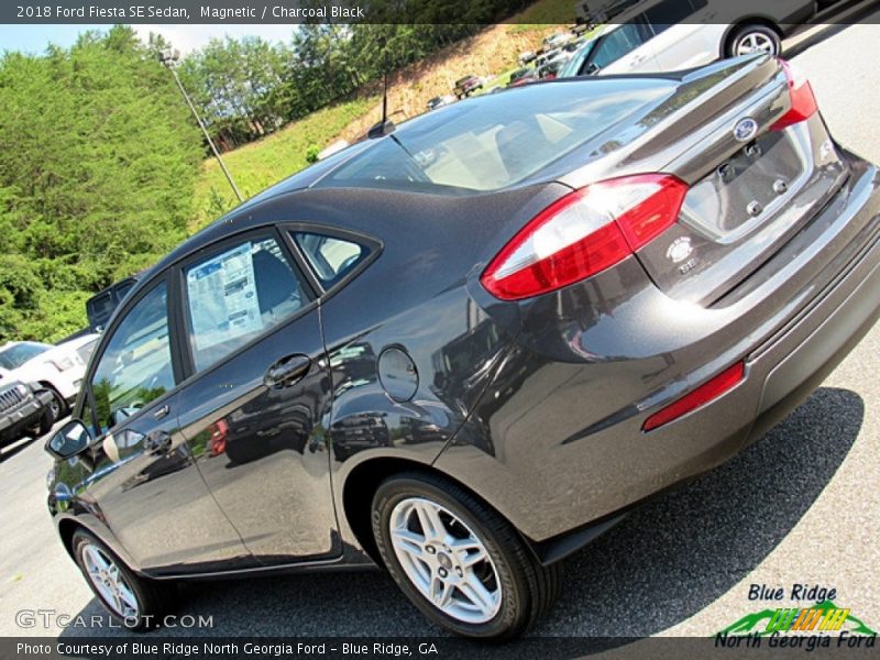 Magnetic / Charcoal Black 2018 Ford Fiesta SE Sedan
