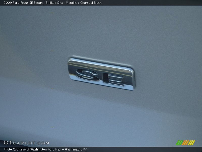 Brilliant Silver Metallic / Charcoal Black 2009 Ford Focus SE Sedan