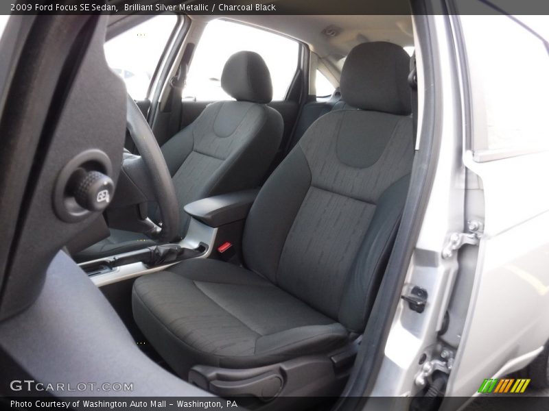 Brilliant Silver Metallic / Charcoal Black 2009 Ford Focus SE Sedan