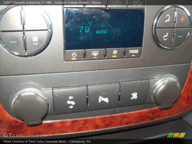 Sunburst Orange Metallic / Ebony 2007 Chevrolet Avalanche LT 4WD