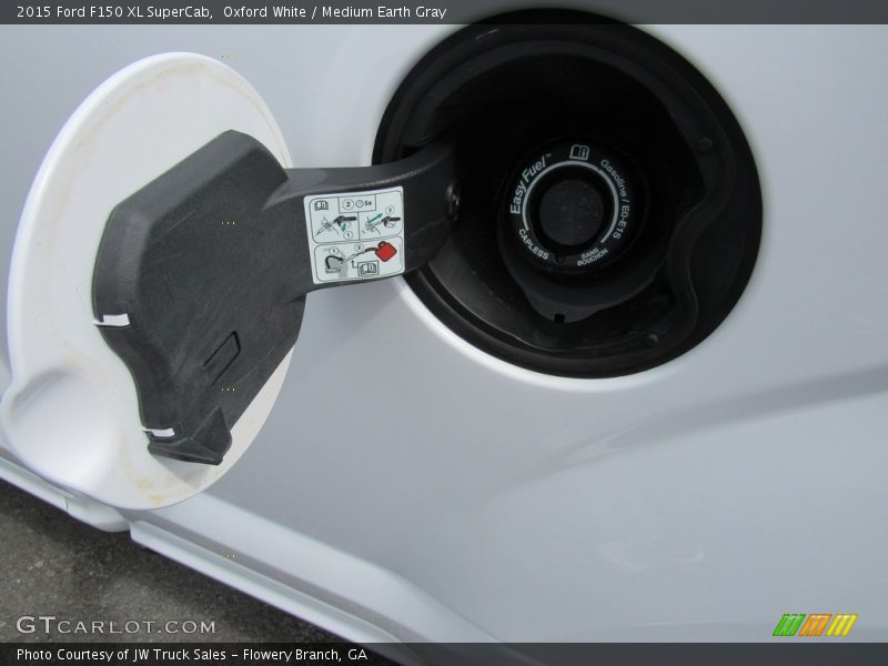 Oxford White / Medium Earth Gray 2015 Ford F150 XL SuperCab