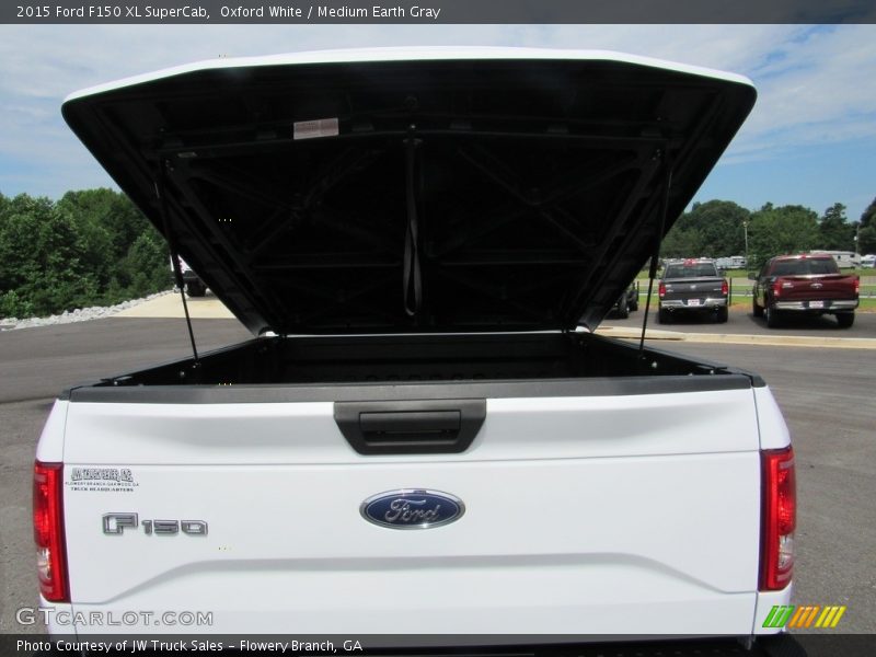 Oxford White / Medium Earth Gray 2015 Ford F150 XL SuperCab