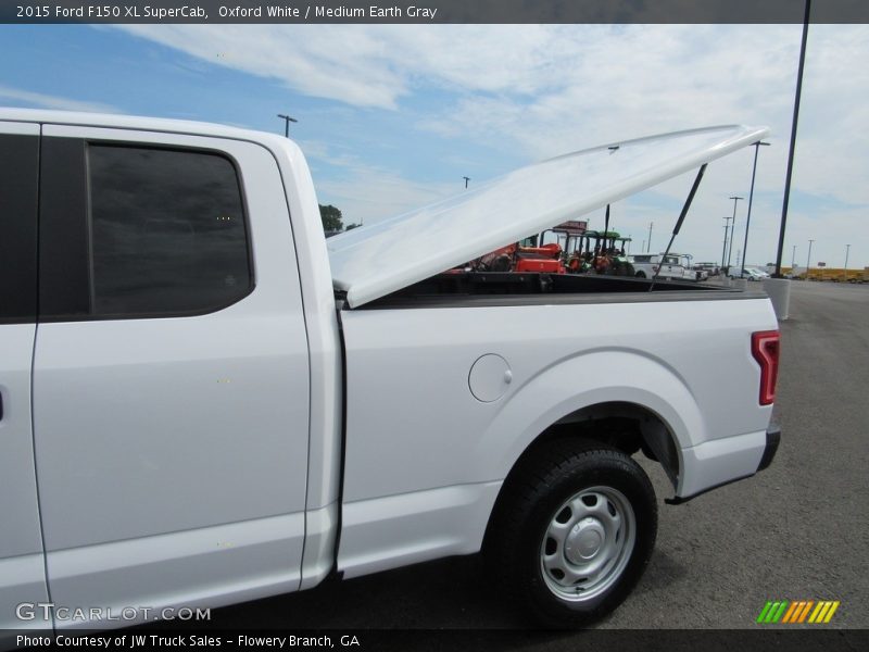 Oxford White / Medium Earth Gray 2015 Ford F150 XL SuperCab