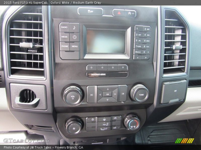 Oxford White / Medium Earth Gray 2015 Ford F150 XL SuperCab