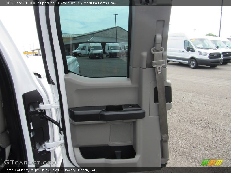 Oxford White / Medium Earth Gray 2015 Ford F150 XL SuperCab