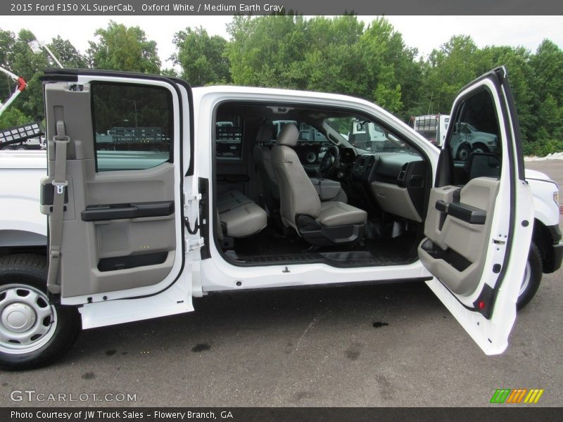 Oxford White / Medium Earth Gray 2015 Ford F150 XL SuperCab