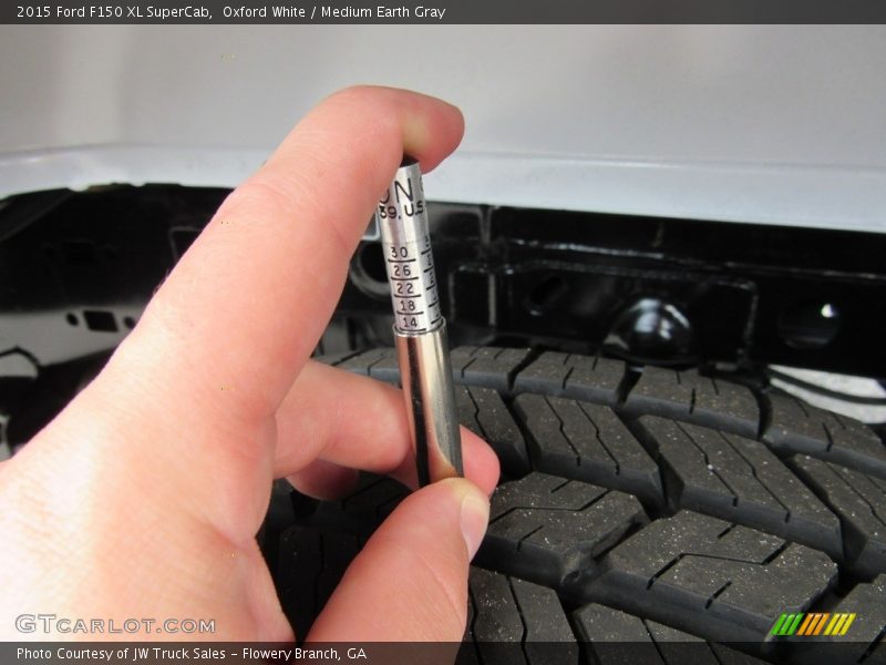 Oxford White / Medium Earth Gray 2015 Ford F150 XL SuperCab