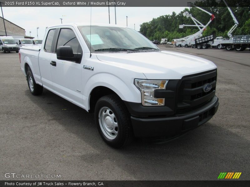 Oxford White / Medium Earth Gray 2015 Ford F150 XL SuperCab
