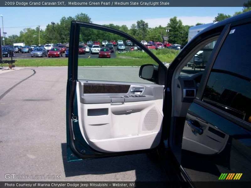 Melbourne Green Pearl / Medium Slate Gray/Light Shale 2009 Dodge Grand Caravan SXT