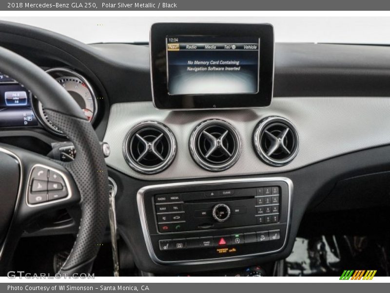 Polar Silver Metallic / Black 2018 Mercedes-Benz GLA 250