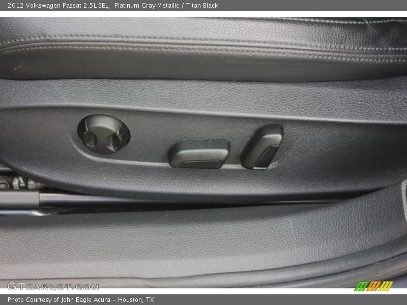 Platinum Gray Metallic / Titan Black 2012 Volkswagen Passat 2.5L SEL