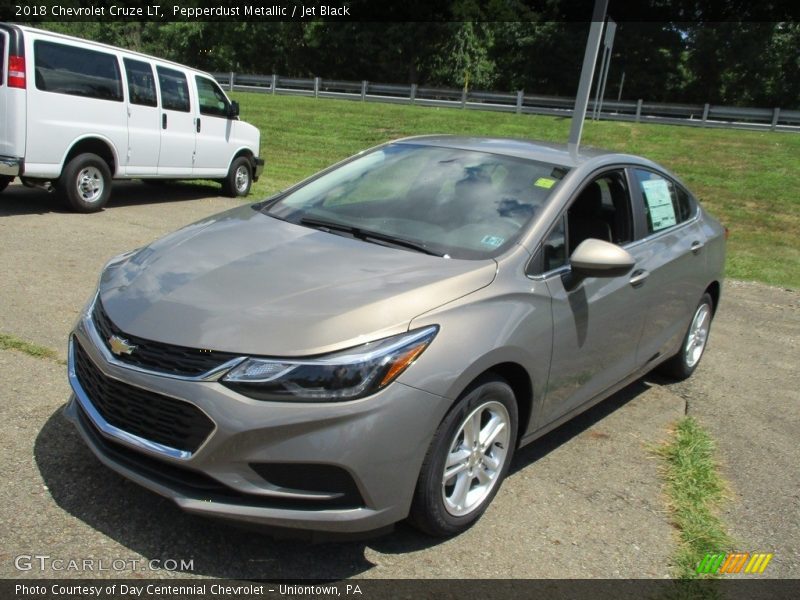 Pepperdust Metallic / Jet Black 2018 Chevrolet Cruze LT