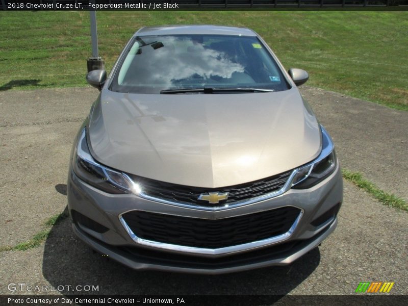 Pepperdust Metallic / Jet Black 2018 Chevrolet Cruze LT