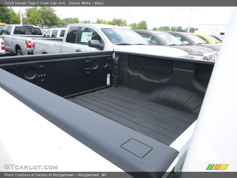 Glacier White / Black 2018 Nissan Titan S Crew Cab 4x4