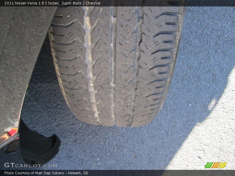 Super Black / Charcoal 2011 Nissan Versa 1.8 S Sedan