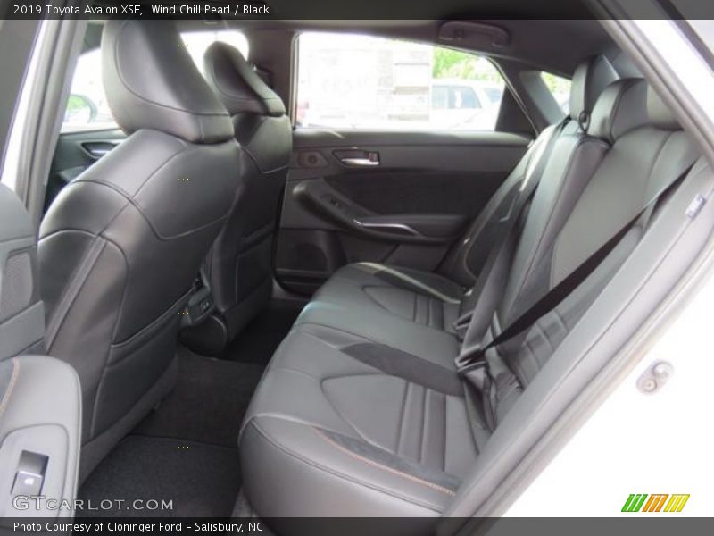 Wind Chill Pearl / Black 2019 Toyota Avalon XSE