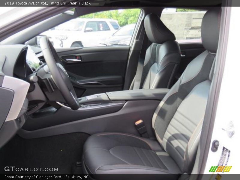 Wind Chill Pearl / Black 2019 Toyota Avalon XSE